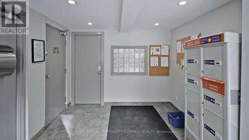 8 - 530 Falgarwood Drive, Oakville, ON - Indoor Photo Showing Other Room