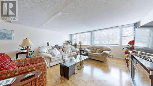 8 - 530 Falgarwood Drive, Oakville, ON - Indoor Photo Showing Living Room