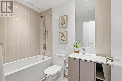 1811 - 3900 Confederation Parkway, Mississauga, ON - Indoor Photo Showing Bathroom