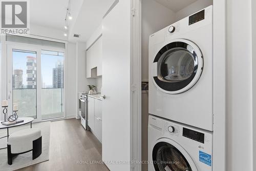 1811 - 3900 Confederation Parkway, Mississauga, ON - Indoor Photo Showing Laundry Room
