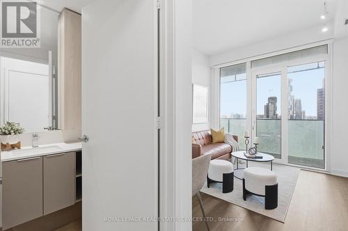 1811 - 3900 Confederation Parkway, Mississauga, ON - Indoor Photo Showing Bathroom