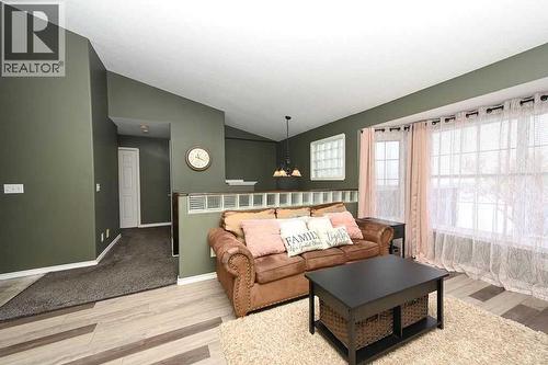 2814 45 Avenue, Athabasca, AB - Indoor Photo Showing Living Room