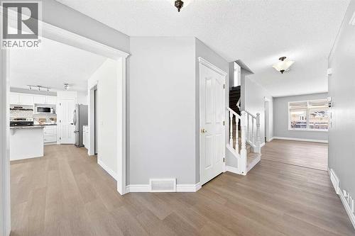 15209 Prestwick Boulevard Se, Calgary, AB - Indoor