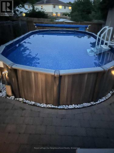 815 Buttonbush Court, Oshawa (Pinecrest), ON - Outdoor