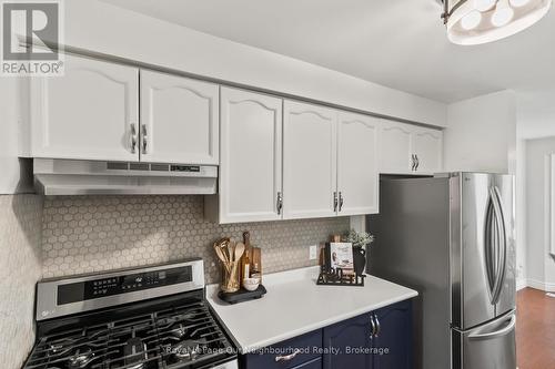 815 Buttonbush Court, Oshawa (Pinecrest), ON - Indoor Photo Showing Kitchen