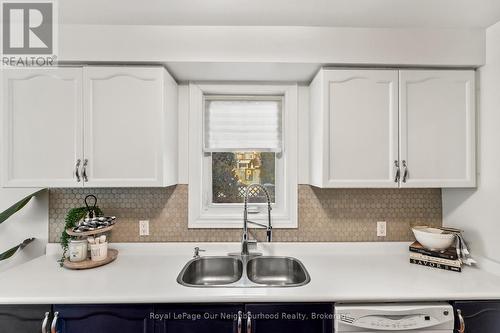 815 Buttonbush Court, Oshawa (Pinecrest), ON - Indoor Photo Showing Kitchen With Double Sink