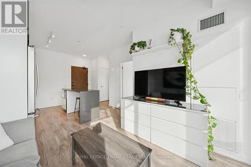 Open Concept - 407 - 4065 Confederation Parkway, Mississauga (City Centre), ON - Indoor Photo Showing Living Room