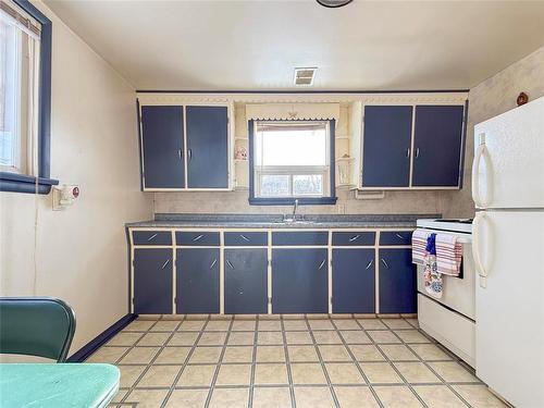 560 Douglas Street, Brandon, MB - Indoor