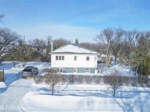 560 Douglas Street, Brandon, MB - Outdoor