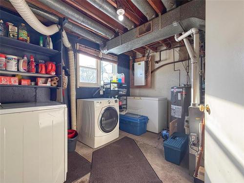 560 Douglas Street, Brandon, MB - Indoor Photo Showing Laundry Room