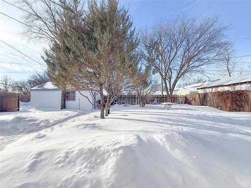 560 Douglas Street, Brandon, MB - Outdoor