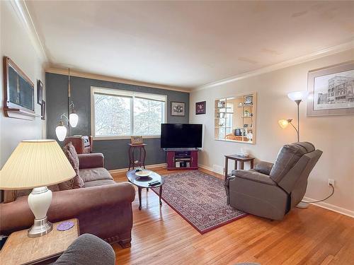 560 Douglas Street, Brandon, MB - Indoor Photo Showing Living Room
