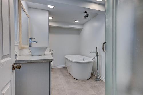 Salle de bains - 6775Z Route Sir-Wilfrid-Laurier, Mirabel, QC - Indoor Photo Showing Bathroom