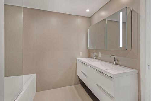 Salle de bains attenante à la CCP - 116-585 Av. Glengarry, Mont-Royal, QC - Indoor Photo Showing Bathroom
