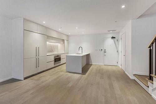 Cuisine - 116-585 Av. Glengarry, Mont-Royal, QC - Indoor