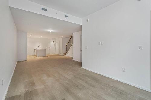 Autre - 116-585 Av. Glengarry, Mont-Royal, QC - Indoor Photo Showing Other Room