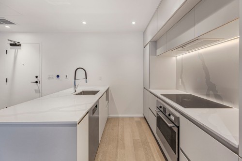 Cuisine - 118-585 Av. Glengarry, Mont-Royal, QC - Indoor Photo Showing Kitchen With Upgraded Kitchen