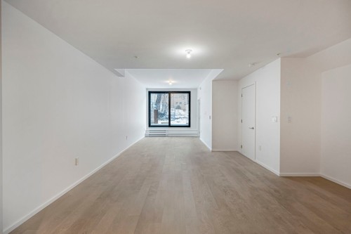 Salon - 118-585 Av. Glengarry, Mont-Royal, QC - Indoor Photo Showing Other Room