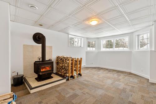 Salle familiale - 159 Ch. Scott, Gore, QC - Indoor Photo Showing Other Room With Fireplace