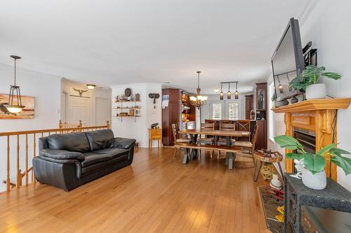 Salon - 159 Ch. Scott, Gore, QC - Indoor Photo Showing Living Room