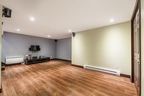 Salle familiale - 13 Rue Beattie, Chambly, QC - Indoor