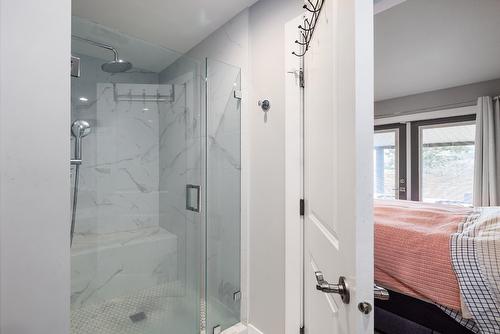 2575 Pineridge Place, West Kelowna, BC - Indoor Photo Showing Bathroom