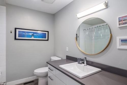 2575 Pineridge Place, West Kelowna, BC - Indoor Photo Showing Bathroom