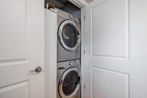 2575 Pineridge Place, West Kelowna, BC - Indoor Photo Showing Laundry Room