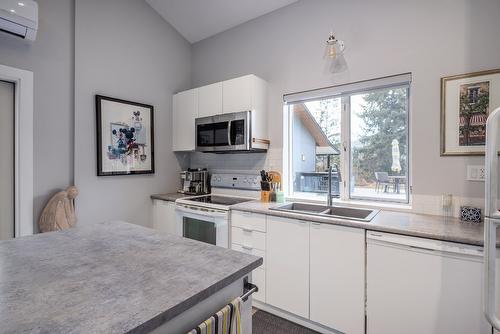 2575 Pineridge Place, West Kelowna, BC - Indoor Photo Showing Kitchen With Double Sink
