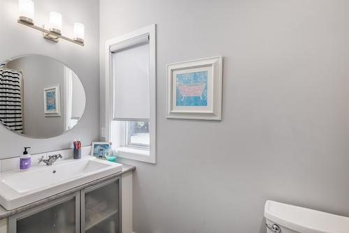 2575 Pineridge Place, West Kelowna, BC - Indoor Photo Showing Bathroom