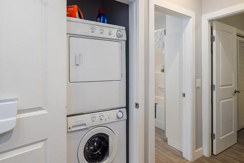 2575 Pineridge Place, West Kelowna, BC - Indoor Photo Showing Laundry Room
