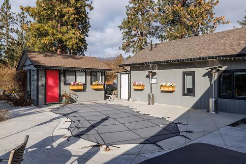 2575 Pineridge Place, West Kelowna, BC - Outdoor