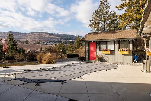 2575 Pineridge Place, West Kelowna, BC - Outdoor With In Ground Pool