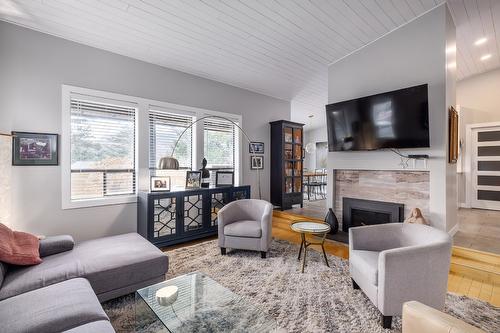 2575 Pineridge Place, West Kelowna, BC - Indoor Photo Showing Living Room With Fireplace