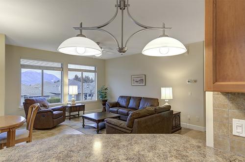 135-4035 Gellatly Road, West Kelowna, BC - Indoor Photo Showing Living Room