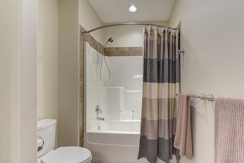 135-4035 Gellatly Road, West Kelowna, BC - Indoor Photo Showing Bathroom