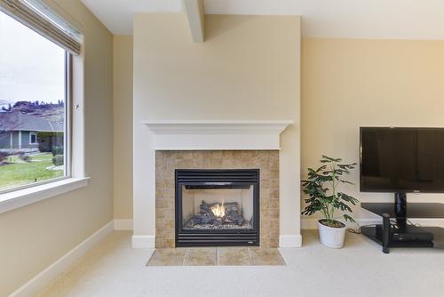 135-4035 Gellatly Road, West Kelowna, BC - Indoor Photo Showing Living Room With Fireplace