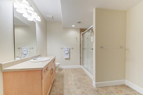 135-4035 Gellatly Road, West Kelowna, BC - Indoor Photo Showing Bathroom