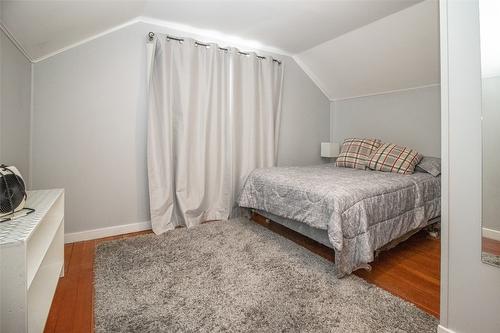 1408 Graham Street, Kelowna, BC - Indoor Photo Showing Bedroom