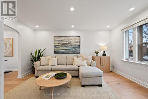54 Thursfield Crescent, Toronto, ON - Indoor Photo Showing Living Room