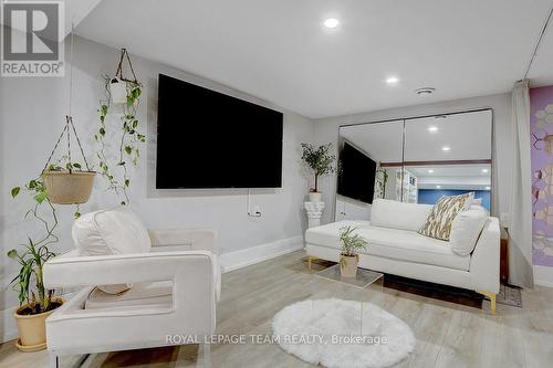 36 - 6424 Timothy Court, Ottawa, ON - Indoor Photo Showing Living Room