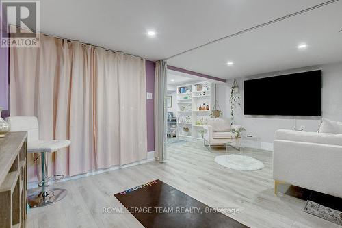 36 - 6424 Timothy Court, Ottawa, ON - Indoor Photo Showing Living Room