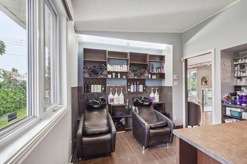 Commerce - 5050  - 5052 Boul. Henri-Bourassa E., Montréal (Montréal-Nord), QC - Indoor