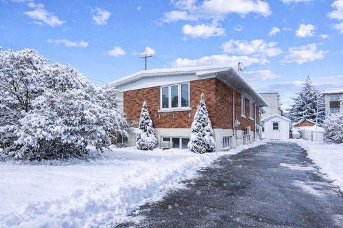 Stationnement - 5050  - 5052 Boul. Henri-Bourassa E., Montréal (Montréal-Nord), QC - Outdoor