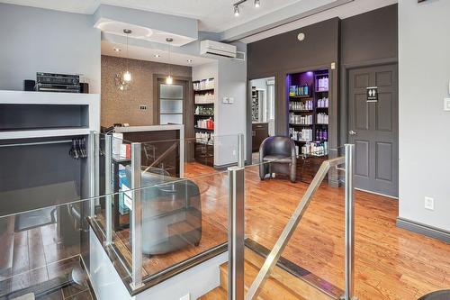 Commerce - 5050  - 5052 Boul. Henri-Bourassa E., Montréal (Montréal-Nord), QC - Indoor Photo Showing Other Room