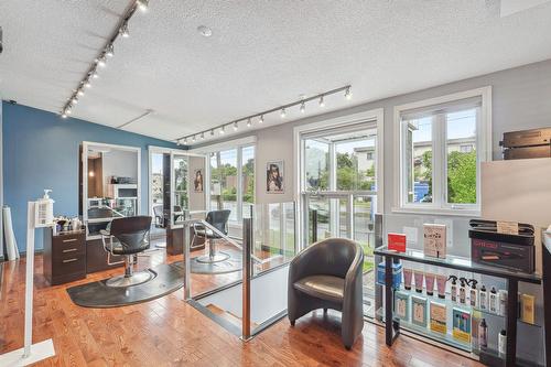 Commerce - 5050  - 5052 Boul. Henri-Bourassa E., Montréal (Montréal-Nord), QC - Indoor