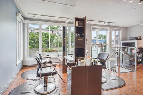 Commerce - 5050  - 5052 Boul. Henri-Bourassa E., Montréal (Montréal-Nord), QC - Indoor