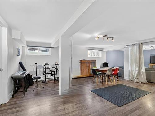 Salle familiale - 276 Av. St-Louis, Pointe-Claire, QC - Indoor