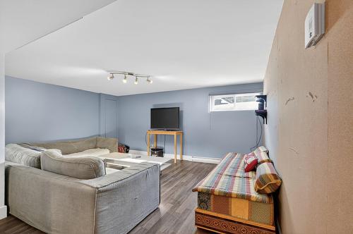 Salle familiale - 276 Av. St-Louis, Pointe-Claire, QC - Indoor