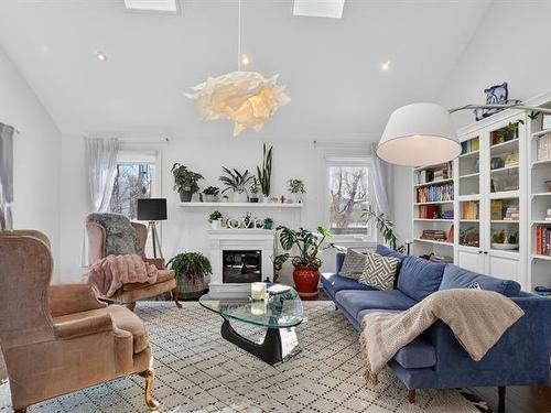 Salon - 276 Av. St-Louis, Pointe-Claire, QC - Indoor Photo Showing Living Room With Fireplace